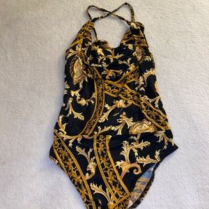 Black and Gold Bodysuit💫